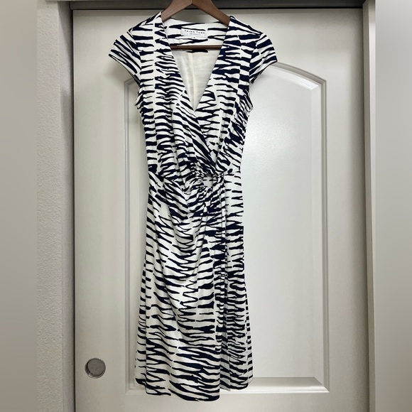 Trina Turk Dresses & Skirts - Trina Turk 100% Silk Ring Closure Wrap Dress Zebra Print Blue/White